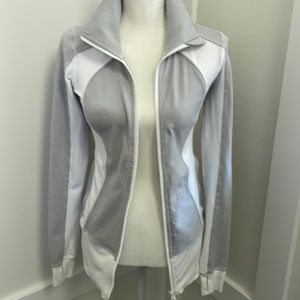Lululemon long sleeve zipper front.